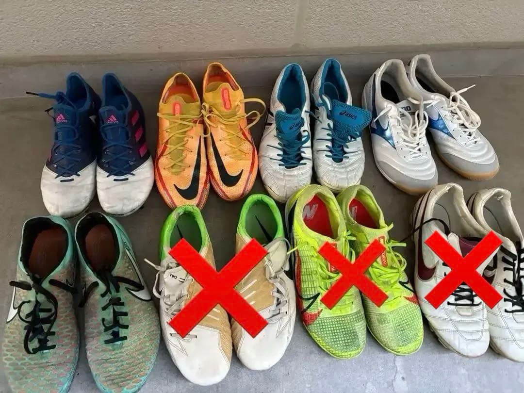 サッカースパイク フットサルシューズ