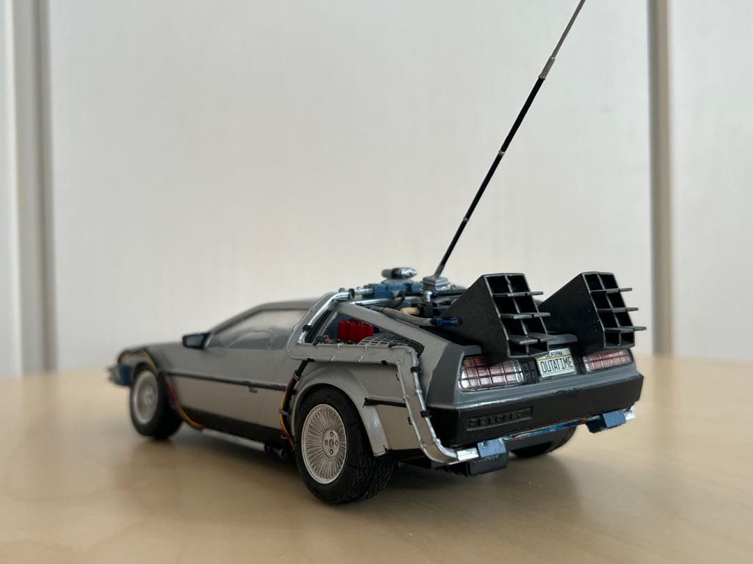 青島文化教材社 デロリアン 1/24 　完成品