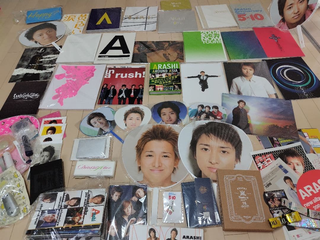 嵐 大量まとめ売り50点以上 パンフ☆グッズ☆会報18～94 抜け無し会報入れ付