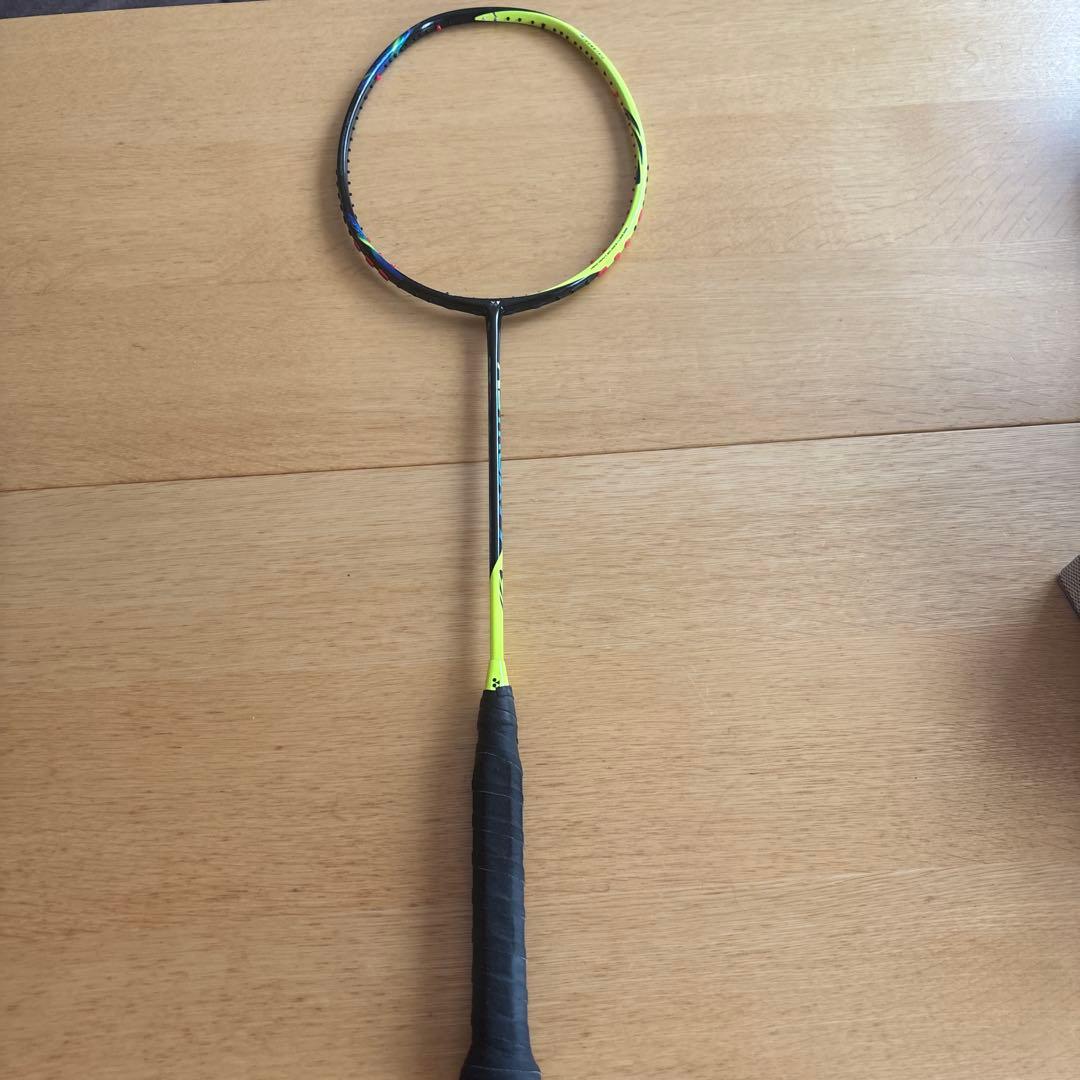バドミントンラケット アストロクス77 4U