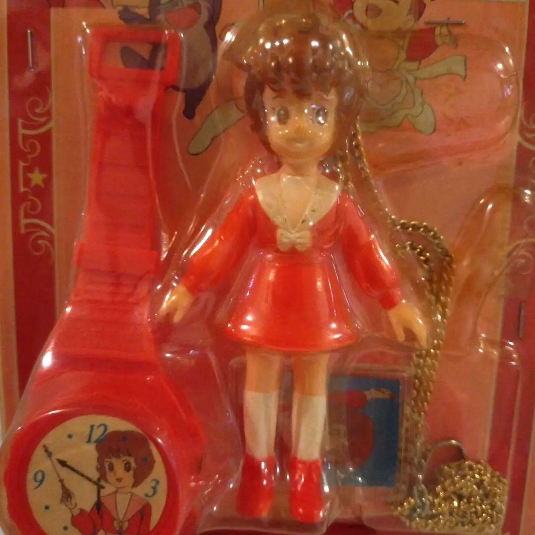 魔法使いサリー フィギュア 赤　時計、ペンダントセット