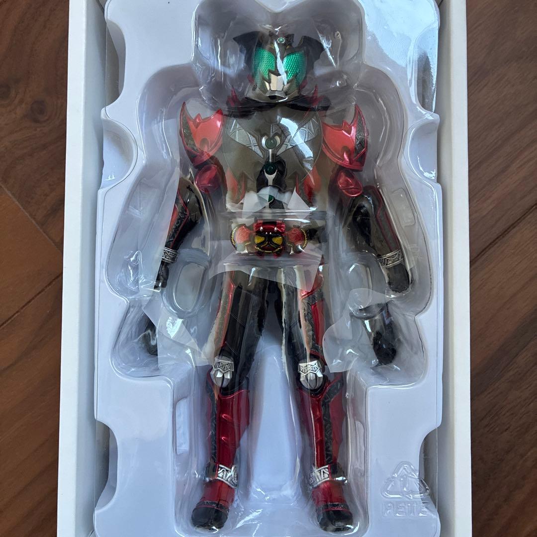 真骨彫刻製法　仮面ライダーダークキバ　フィギュアーツ