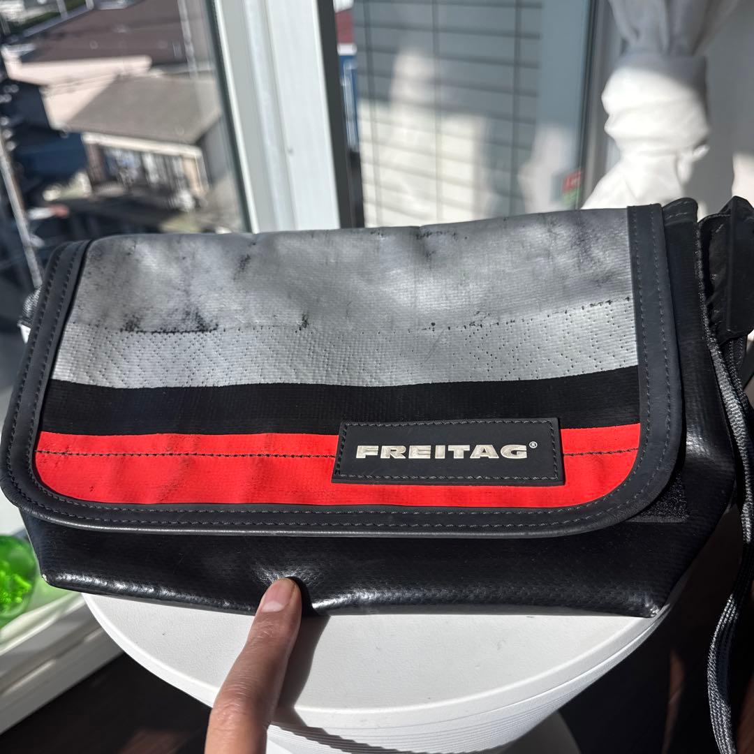 FREITAG メッセンジャーバッグ グレー/赤/黒