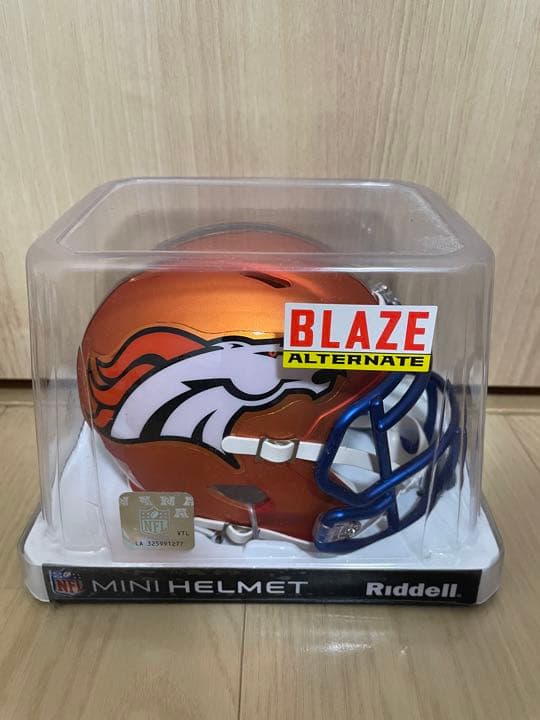 アメフト　ミニヘルメット　フィギュア