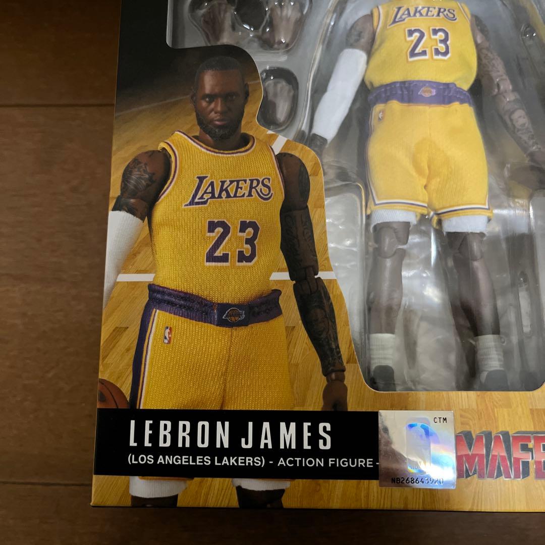 MAFEX LeBron James（Los Angeles Lakers