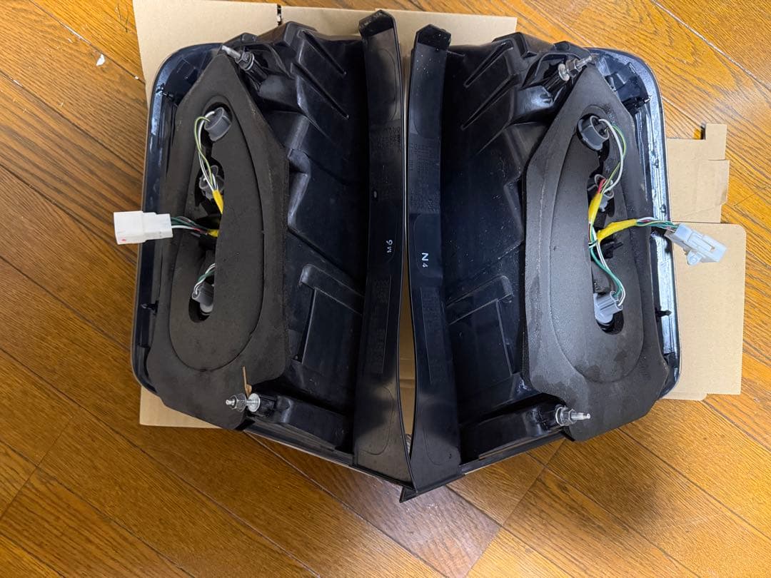 トヨタ プリウスNHW20 テールライト右左セット H19 (3)