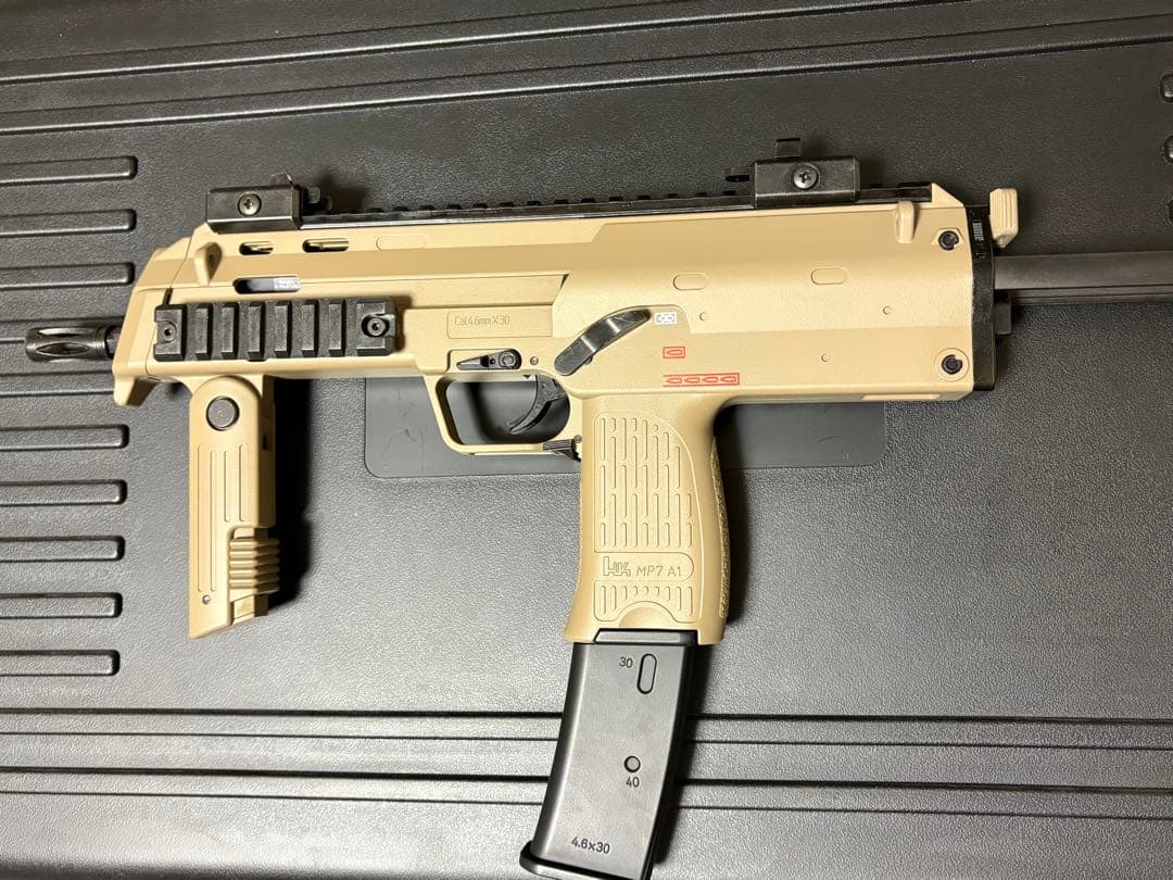 東京マルイ電動ガンMP7A1 TAN