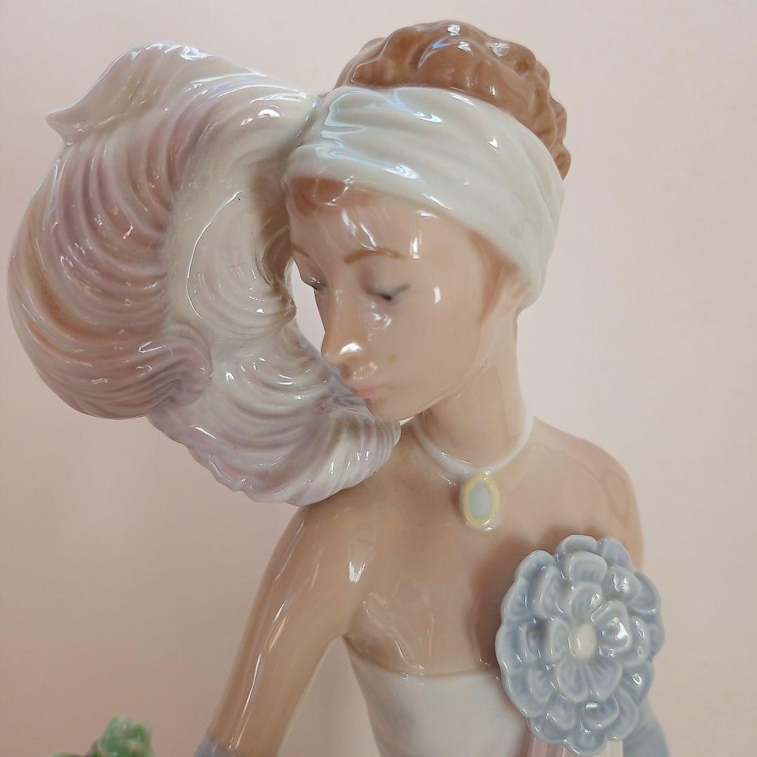 LLADROリアドロ人形陶器製女性像 置物 未使用品