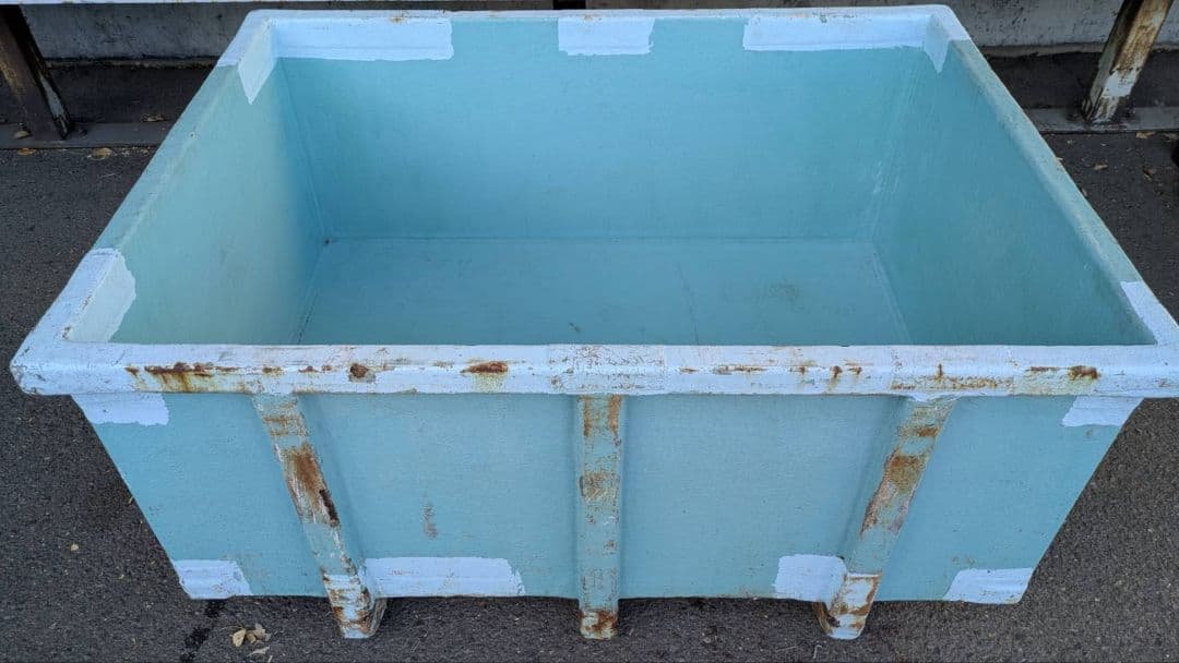 中古　格安大型FRP水槽1000㍑ 　引き取り限定　1台単価
