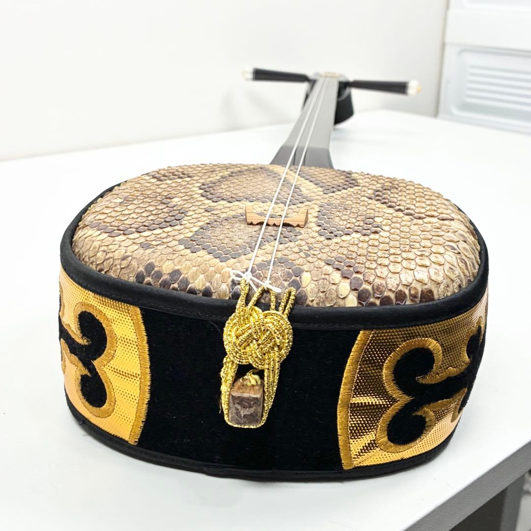 沖縄 三線 本蛇皮 黒漆 カラクイ1本欠品