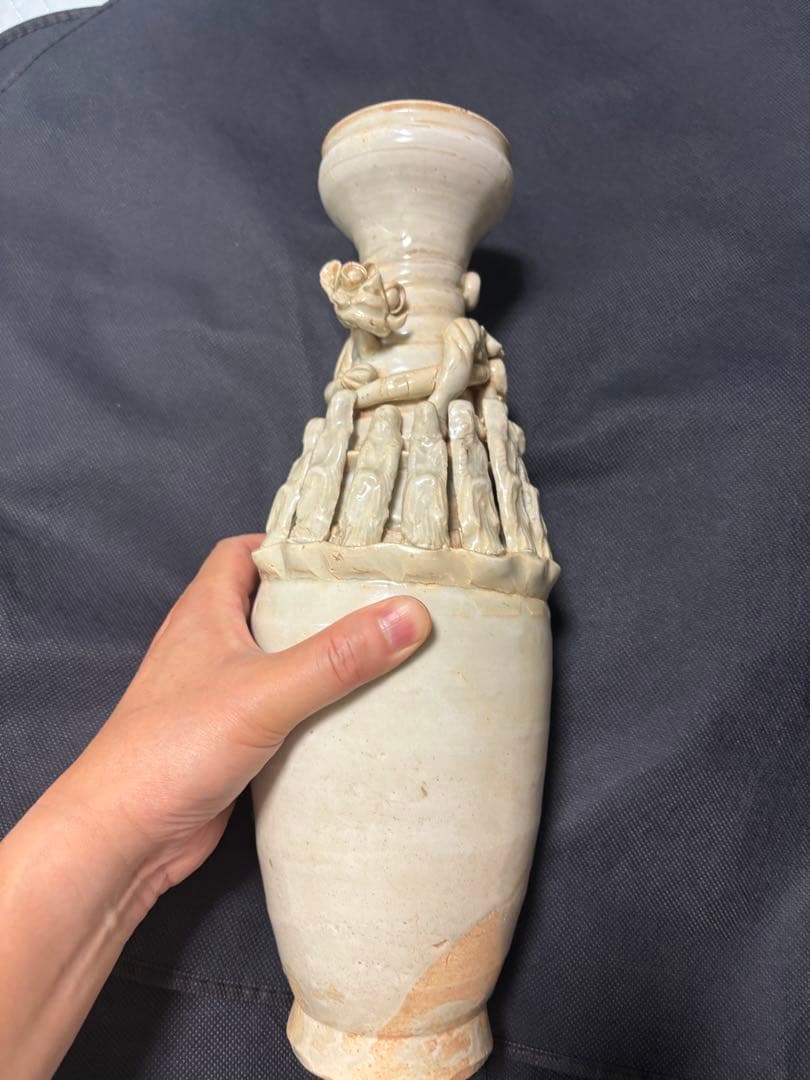 中国古美術品　宋の時代青白磁　螭龍文瓶　谷倉瓶