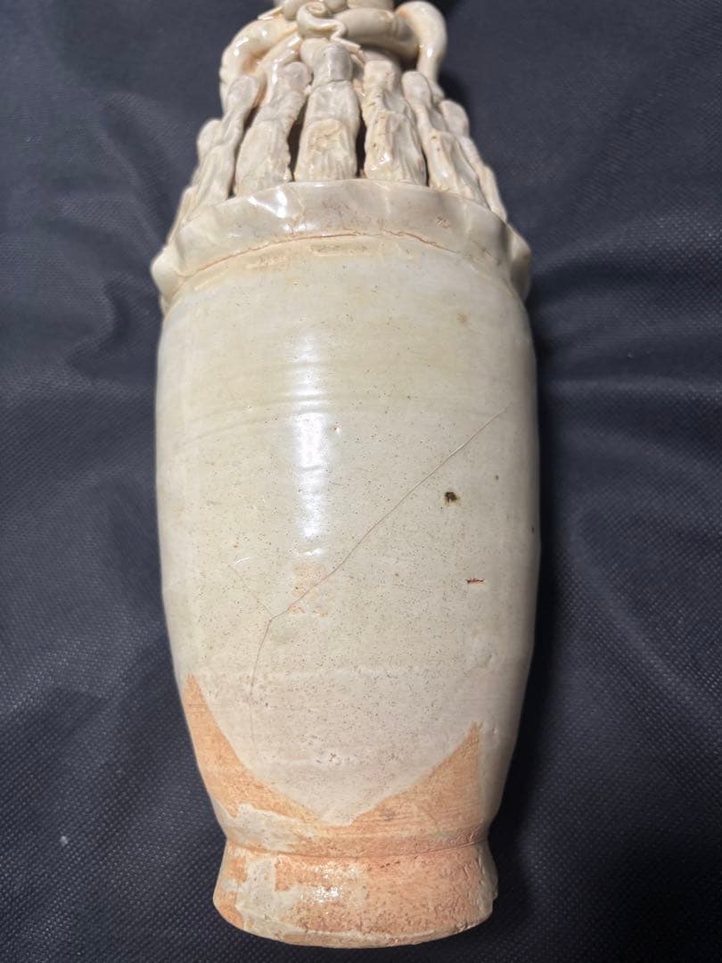 中国古美術品　宋の時代青白磁　螭龍文瓶　谷倉瓶