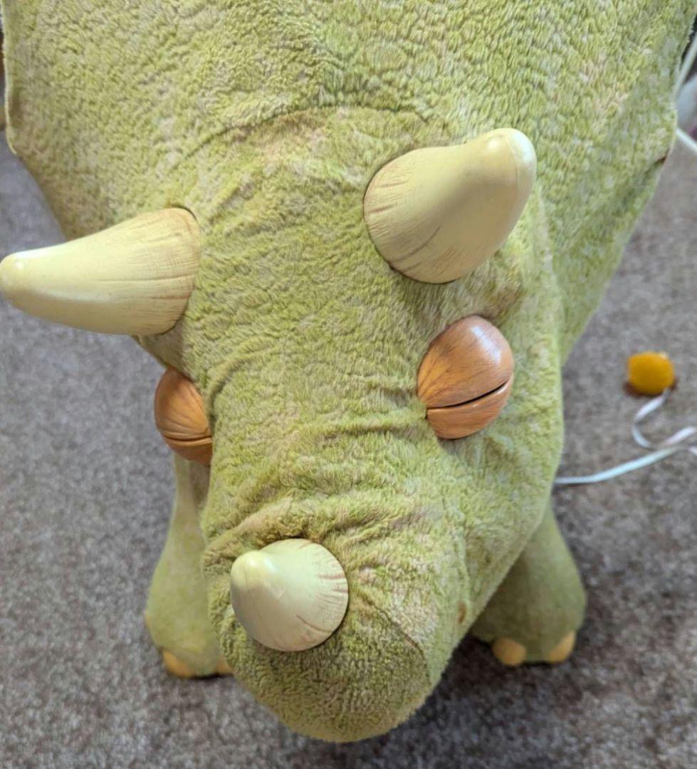 【宮城送料無料】子供が乗れる動くトリケラトプス 　恐竜玩具 ￥108,000