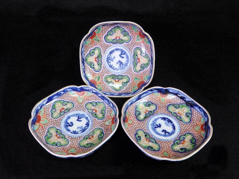 大聖寺伊万里　金襴手　毘沙門亀甲紋に松竹梅　四方角皿３枚　C775AS-fbbj