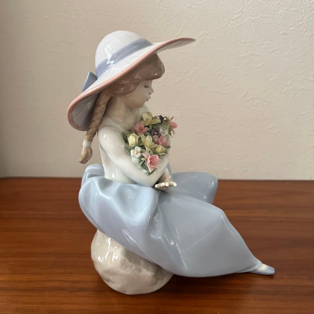 リアドロ　花の香りに包まれて　人形　置物