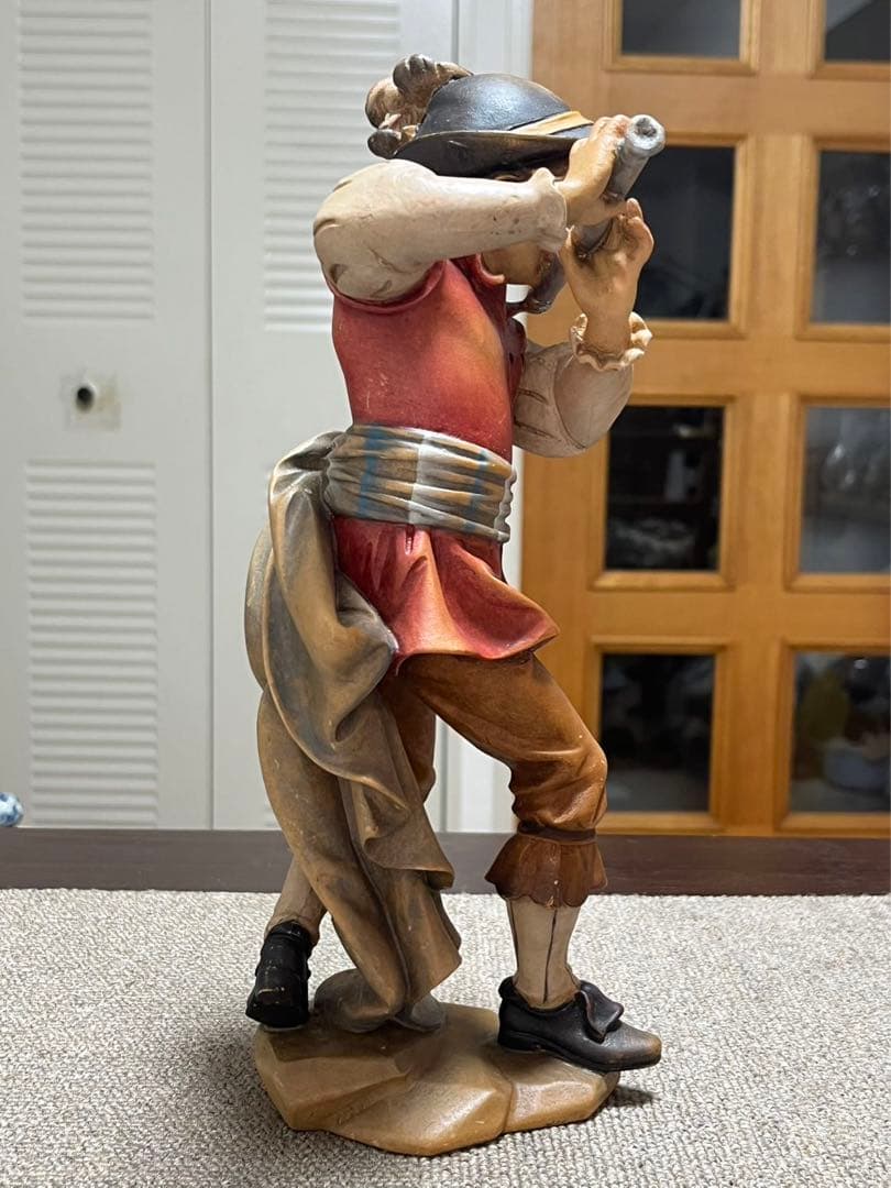 ウッドカービング　イタリア製手彫り木製少年男性ミュージシャン像 ペア 彫刻