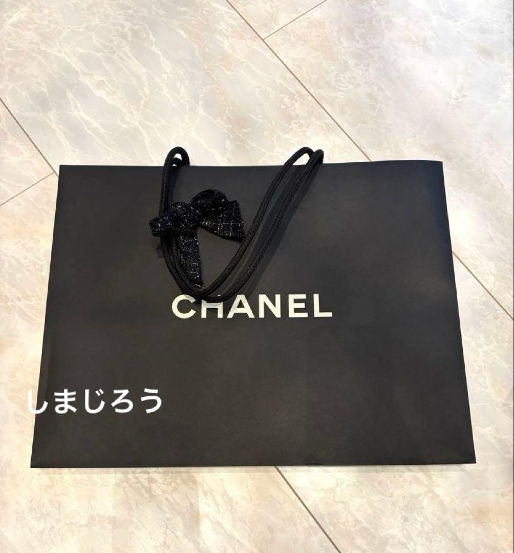 2025 CHANEL クリスマスホリデーラッピング　チャーム&リボン　紙袋付
