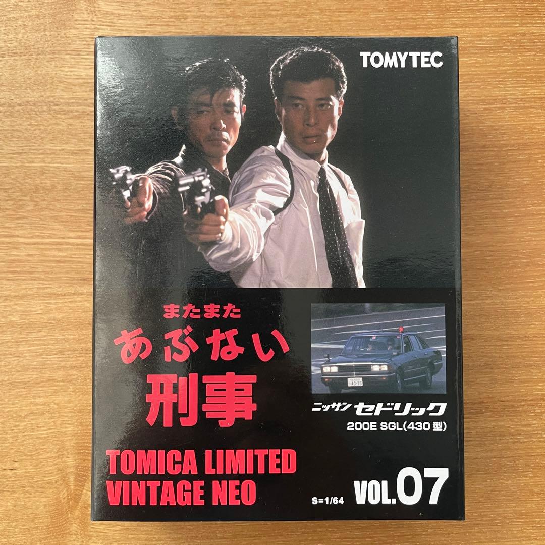 トミカ リミテッド ヴィンテージ ネオ　あぶない刑事 07　ニッサン セドリック
