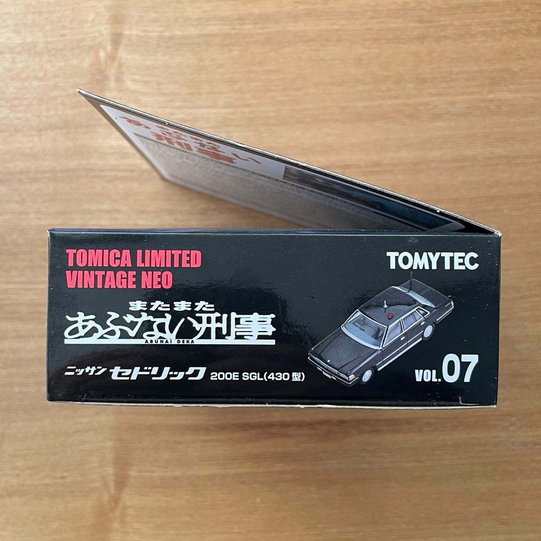 トミカ リミテッド ヴィンテージ ネオ　あぶない刑事 07　ニッサン セドリック