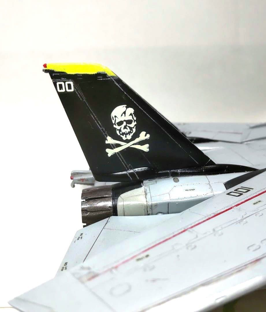 【完成品】 F-14B トムキャット ジョリー ロジャーズ 1/72