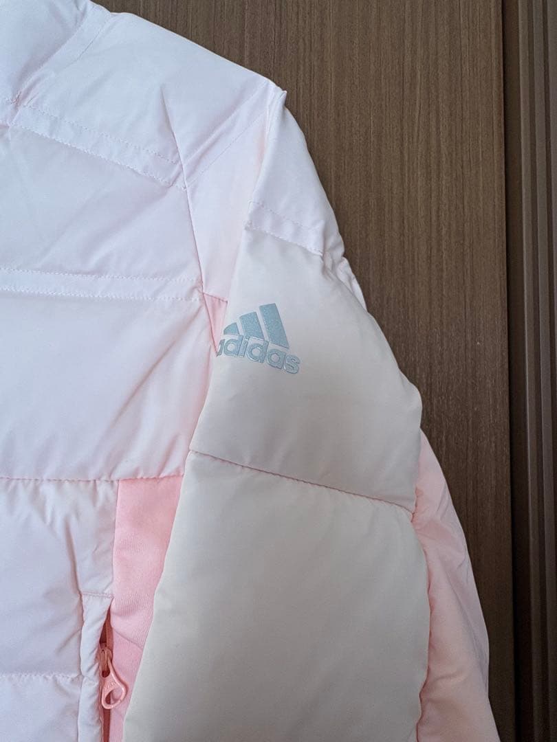 adidasゴルフ！ピンクのパファージャケット（レディース）