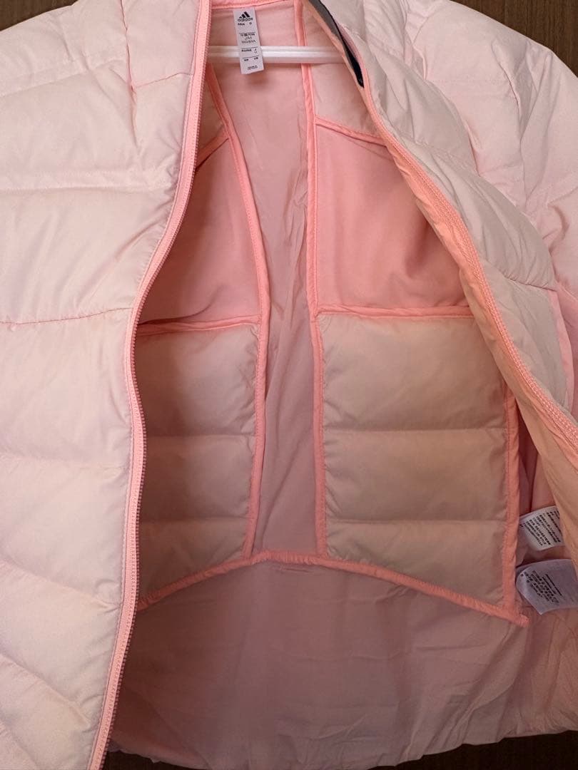 adidasゴルフ！ピンクのパファージャケット（レディース）