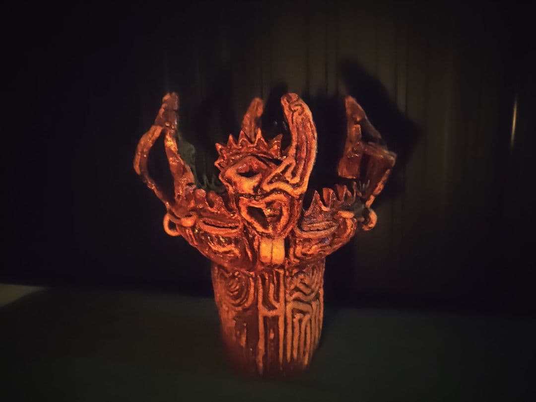 火焔型土器 三条の縄文　高さ250ｍｍ　幅250ｍｍ　重さ3ｋｇ