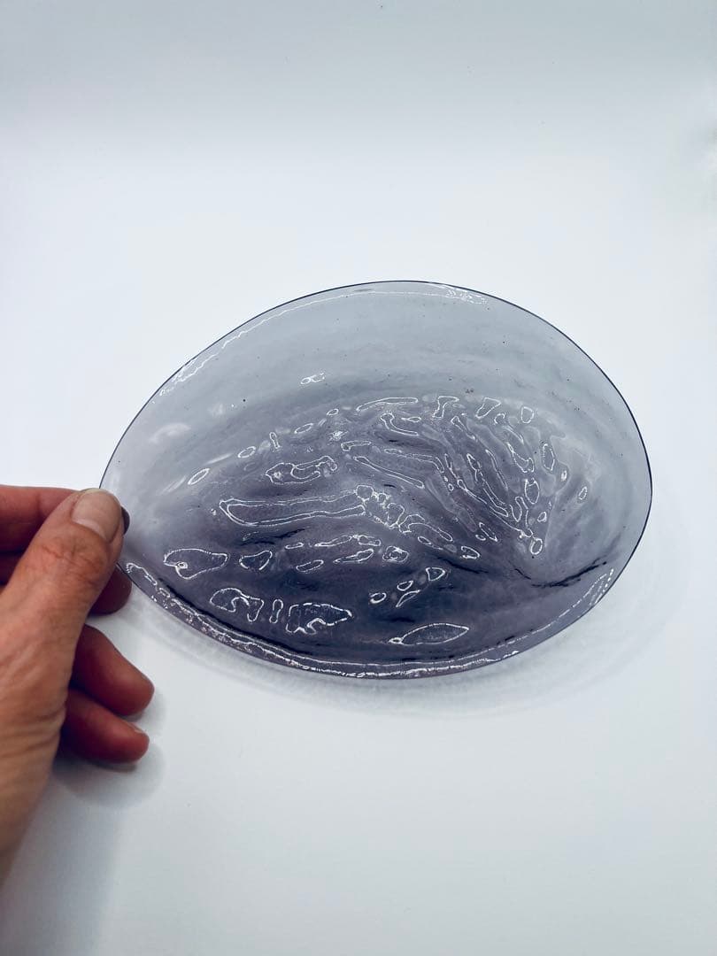 江戸ガラス　型吹きガラスあわび型皿　紫　ギヤマン　びいどろ　アンティーク和ガラス