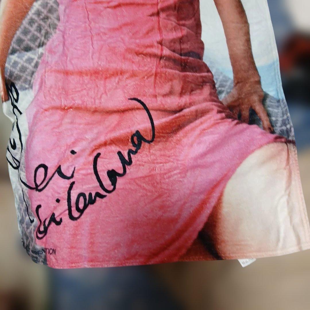 菊川怜の特大バスタオルサイン付き