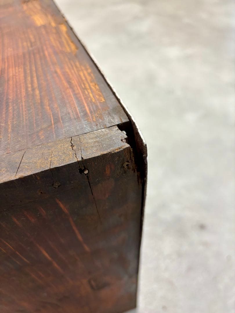 古い木箱 脚付き 鉄枠補強 刻印入り｜無垢材 古道具 収納箱 店舗什器