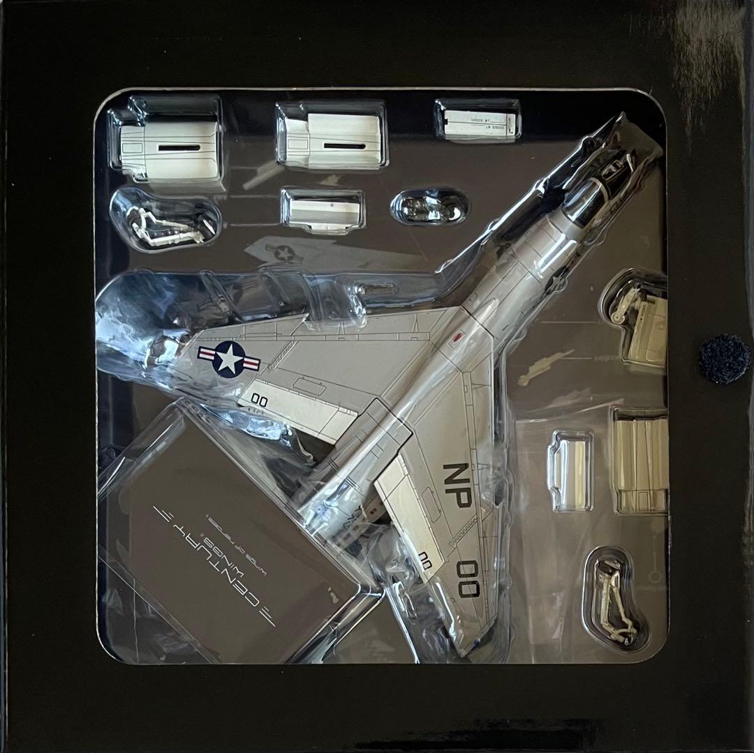 絶版希少新品　センチュリーウイングス/ 1/72 米海軍 F-８E クルセイダー