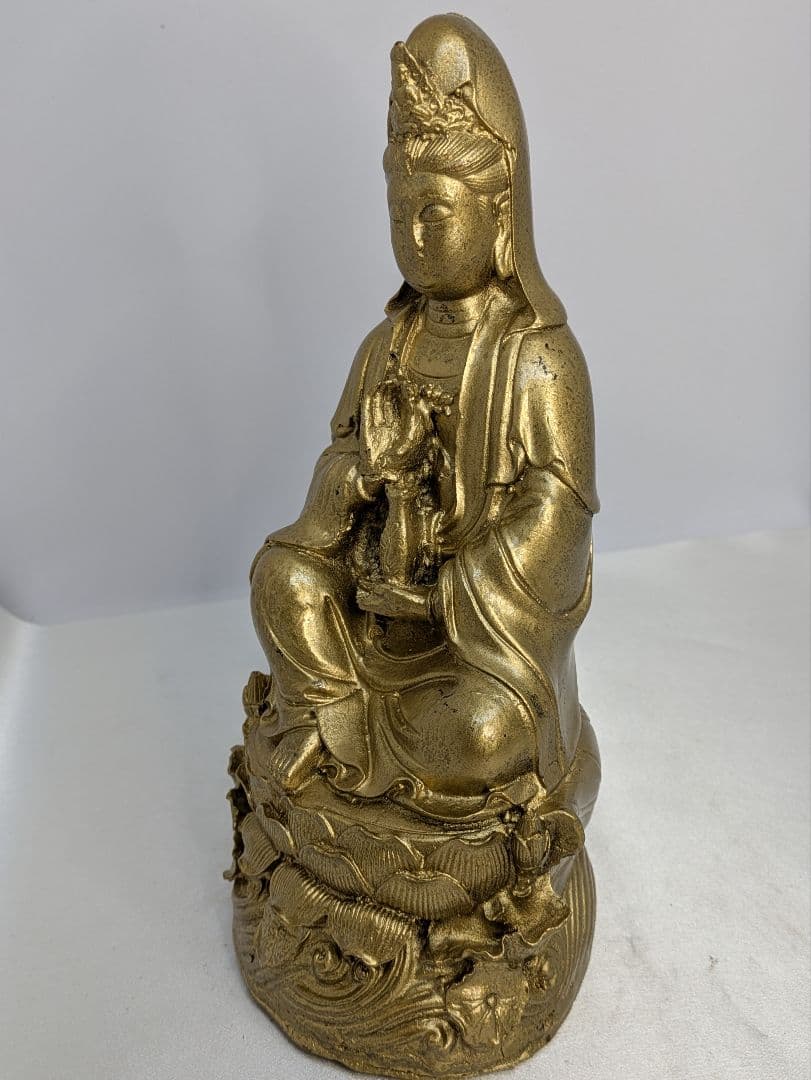 ☆b577、観世音菩薩座像 苦悩を観じて救済するとされる慈悲深い仏様