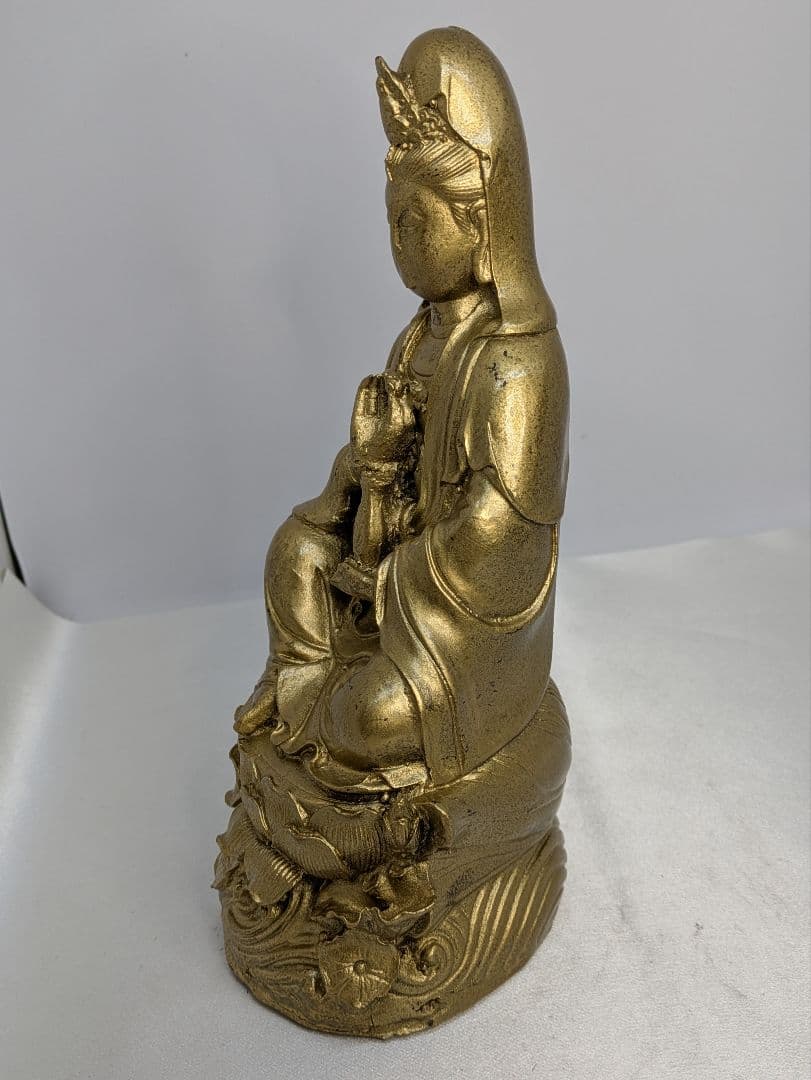 ☆b577、観世音菩薩座像 苦悩を観じて救済するとされる慈悲深い仏様