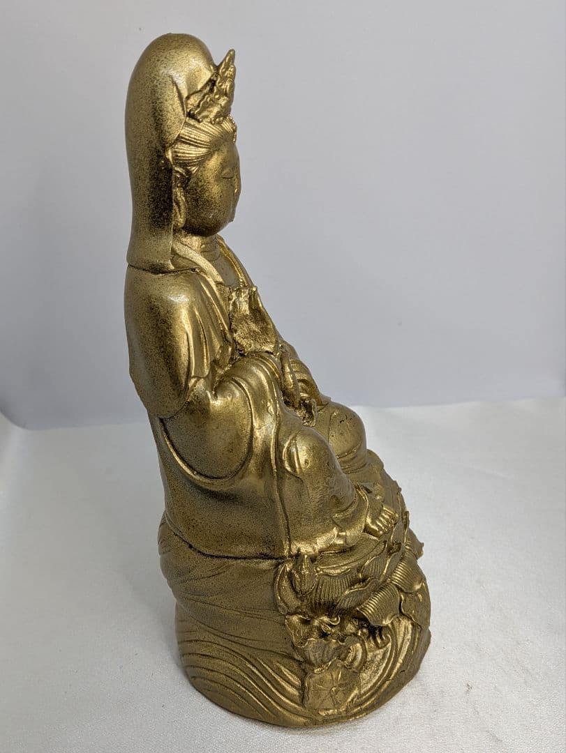 ☆b577、観世音菩薩座像 苦悩を観じて救済するとされる慈悲深い仏様