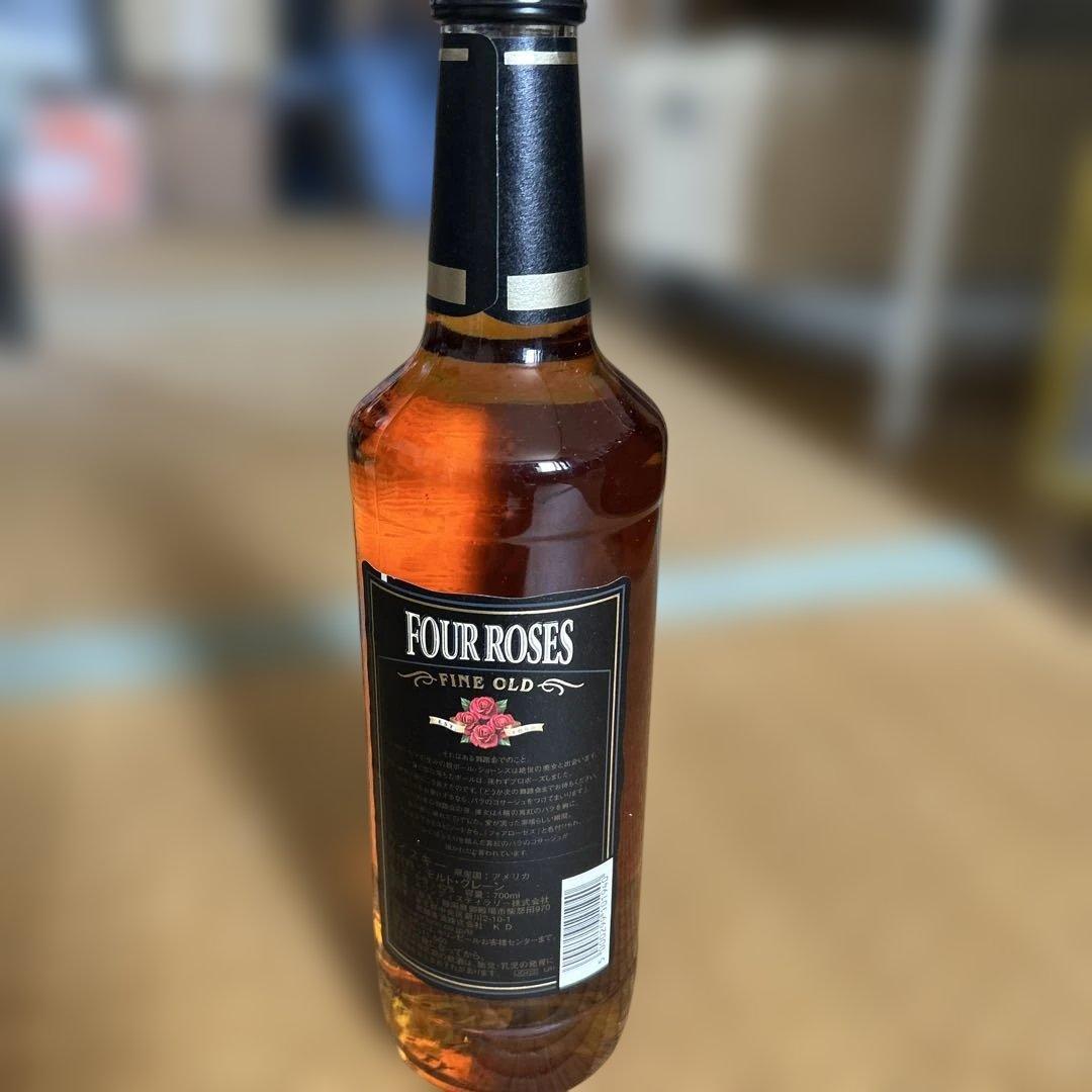 FOUR ROSES　フォアローゼス　ブラックラベル　旧ラベル　700mI