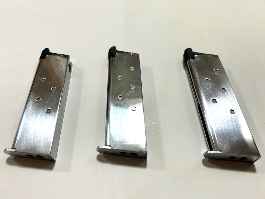 コルトガバメント　ニッケルフィニッシュ