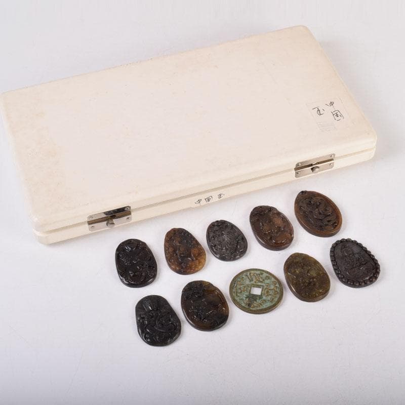 中国　玉石彫刻　観音像・動物など　根付　置物　10点　C　8447