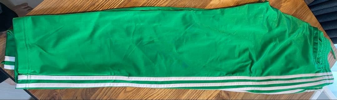 adidas グリーン ジャージパンツ ファイヤーバード