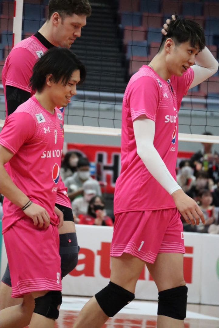 サントリーサンバーズ　小野寺太志　サイン入りユニフォーム上下セット