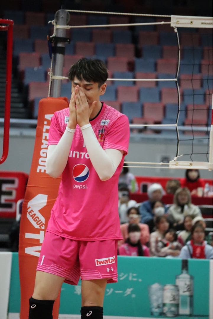 サントリーサンバーズ　小野寺太志　サイン入りユニフォーム上下セット