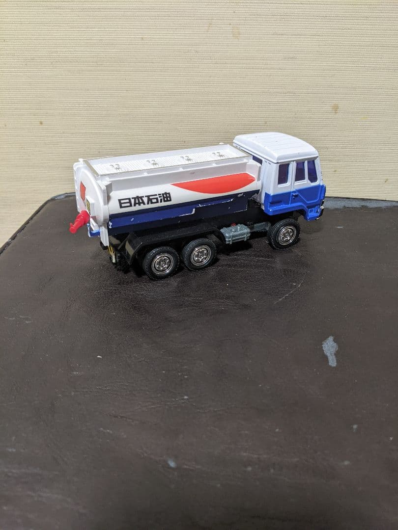 ヨネザワ　ダイヤペット　日本石油大型ふそうタンクローリー