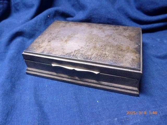 スターリングシルバーの刻印のある箱です。506gあります