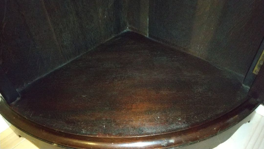 英国アンティーク ガラスコーナーキャビネット