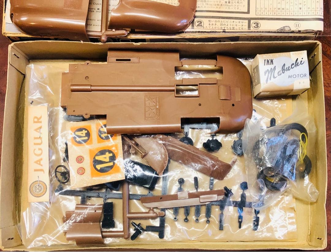 TAMIYA ジャガーEタイプ プラモデル　タミヤ　オートマチックドライブ