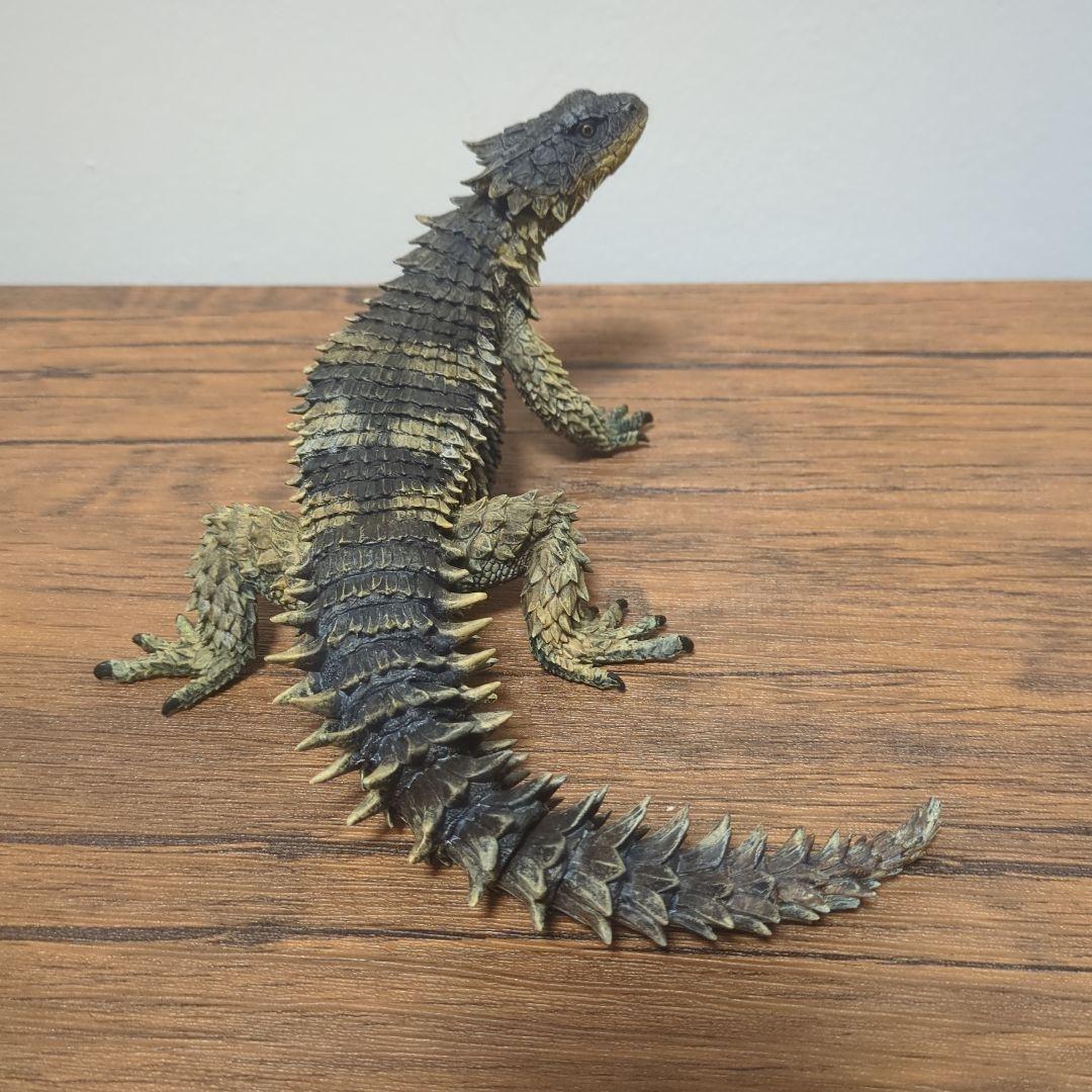 蟹蟲修造　オオヨロイトカゲ　フィギュア