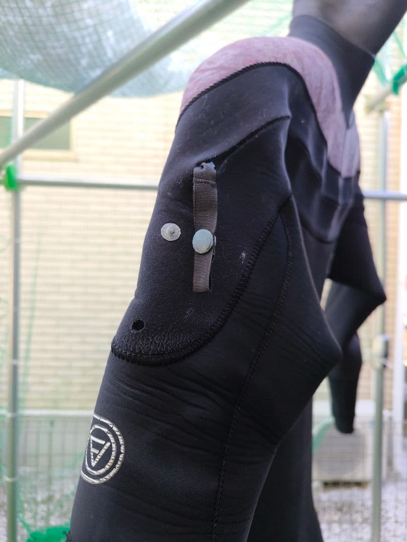 DOVE SURFIN WETSUITS　ドライスーツ