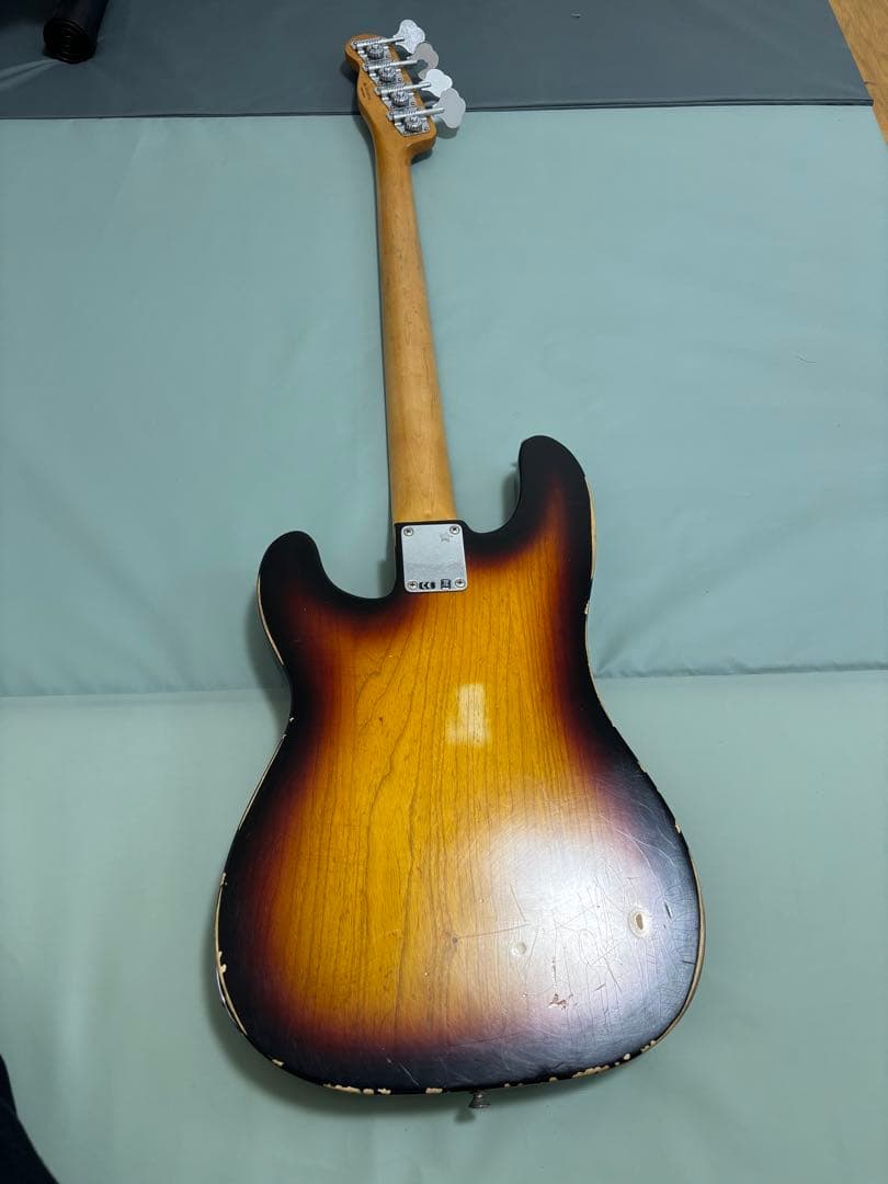 Fender Mike Dirnt シグネイチャーモデル　ベース