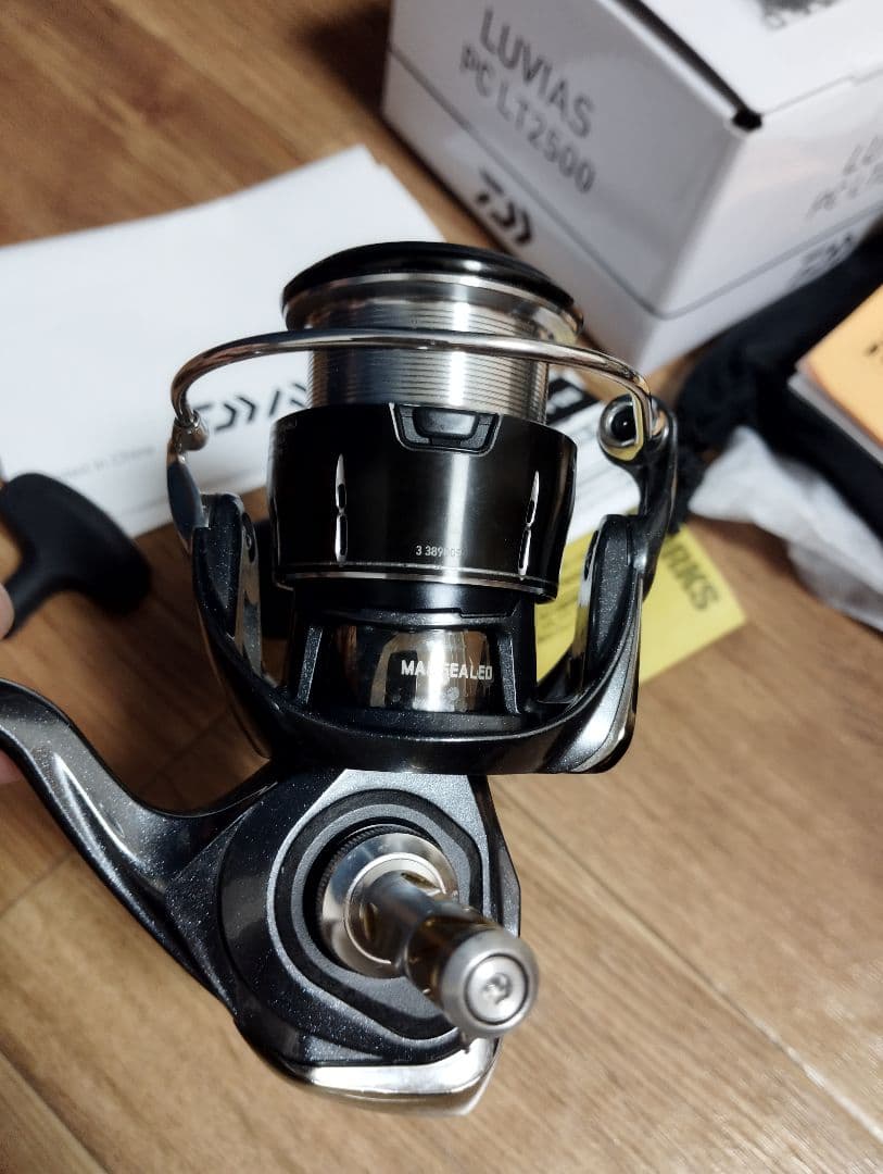 LUVIAS PC LT2500 スピニングリール