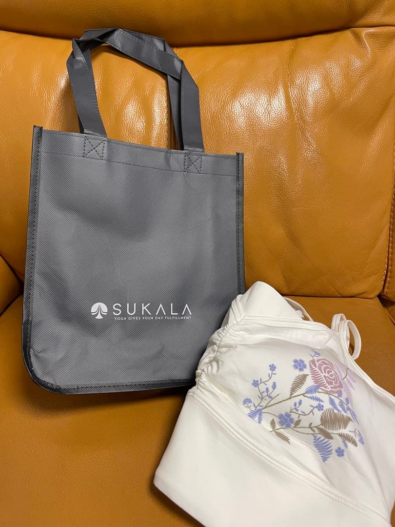 【SUKALA】新品タグ付きLAVA限定フラワーブーケブラトップ(M/ホワイト)