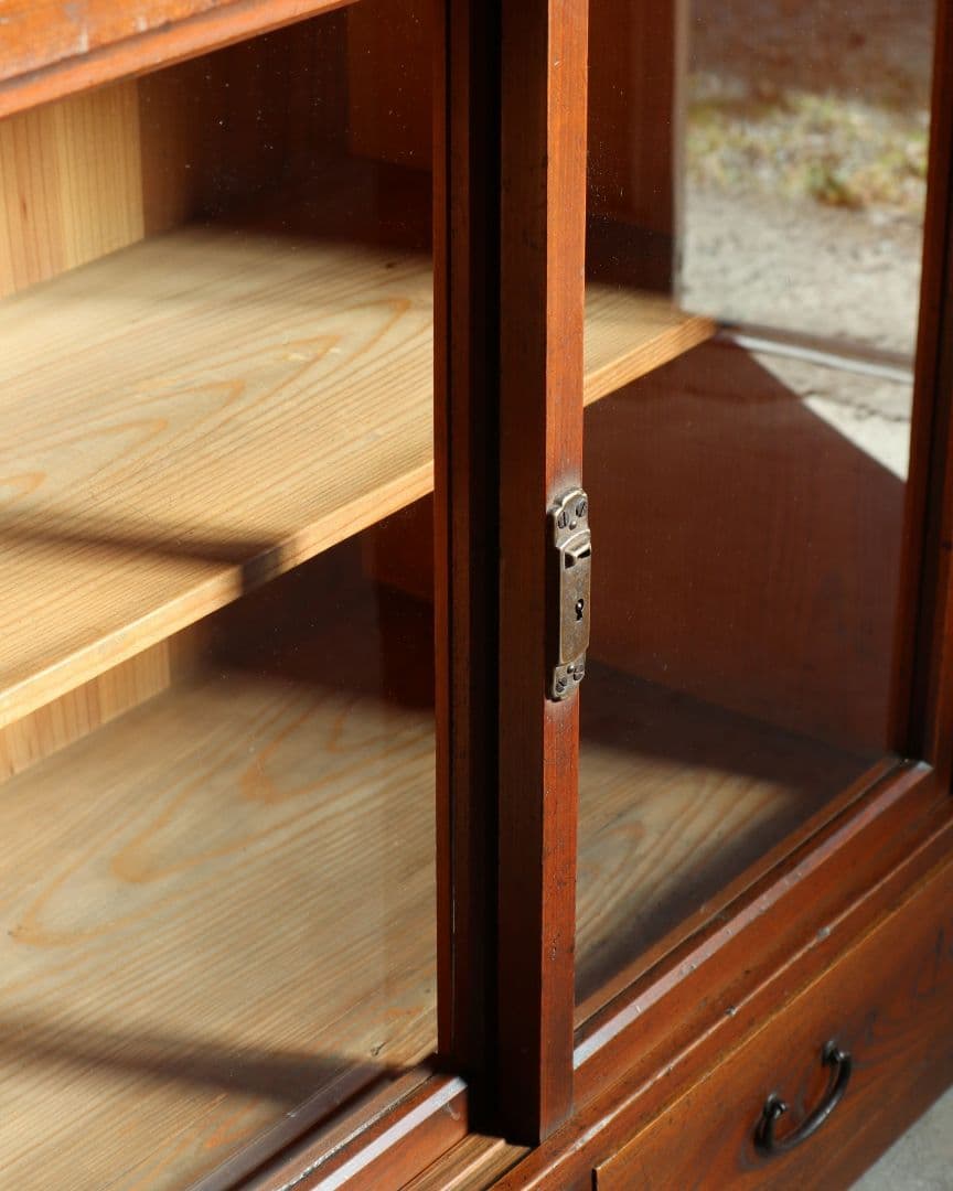 古い松(マツ)材ガラス戸棚　古道具 古家具 アンティーク 戸棚 カフェ ガラス